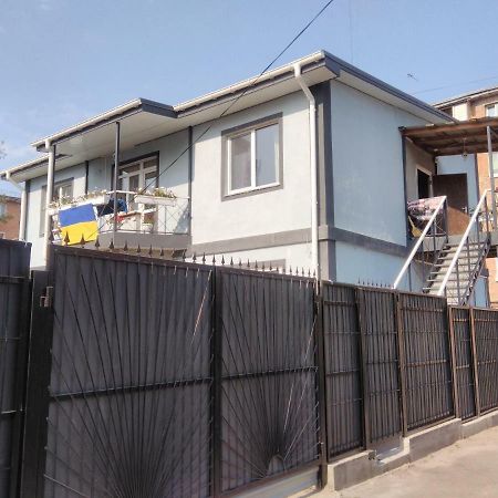 Отель "Swallow House" Tscherkassy Exterior foto